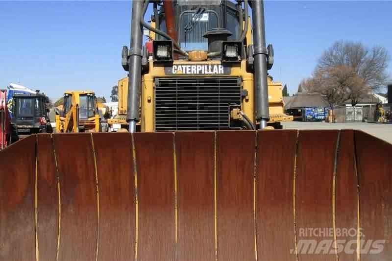 CAT D6R Buldozere pe senile