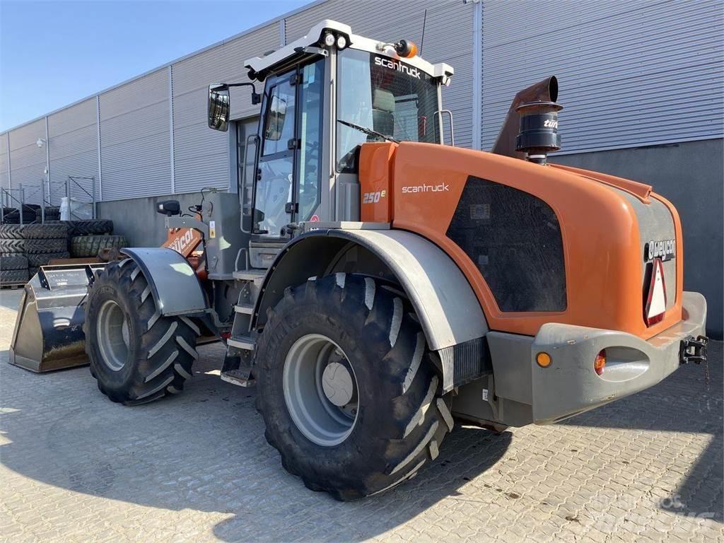 Weycor AR250E Incarcator pe pneuri