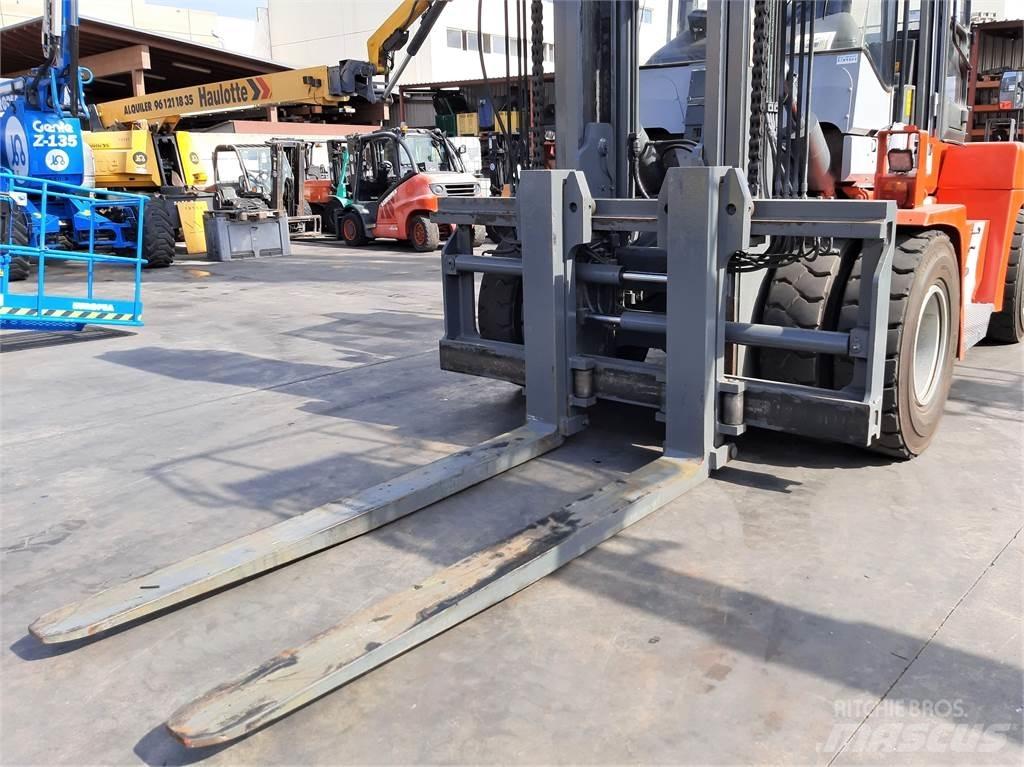 Kalmar DCE120 12 Stivuitor diesel