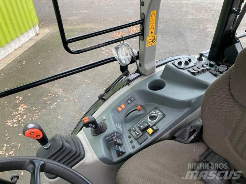 CLAAS NEXOS 240 M Tractoare