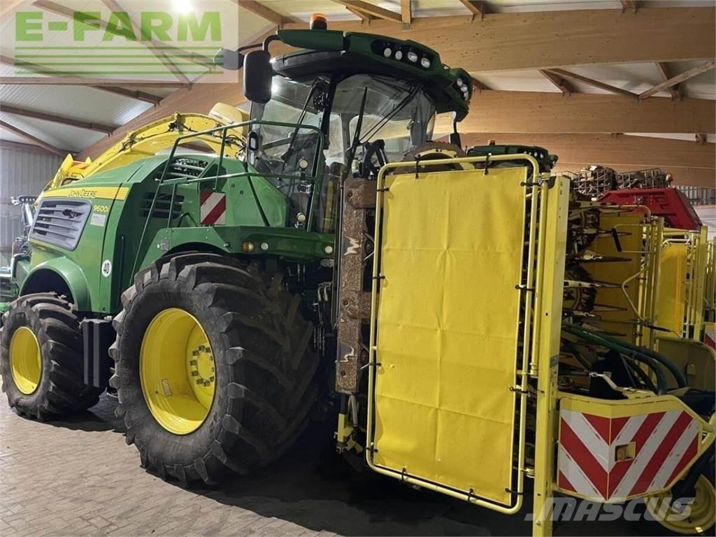 John Deere 9600 Forajere cu autopropulsare