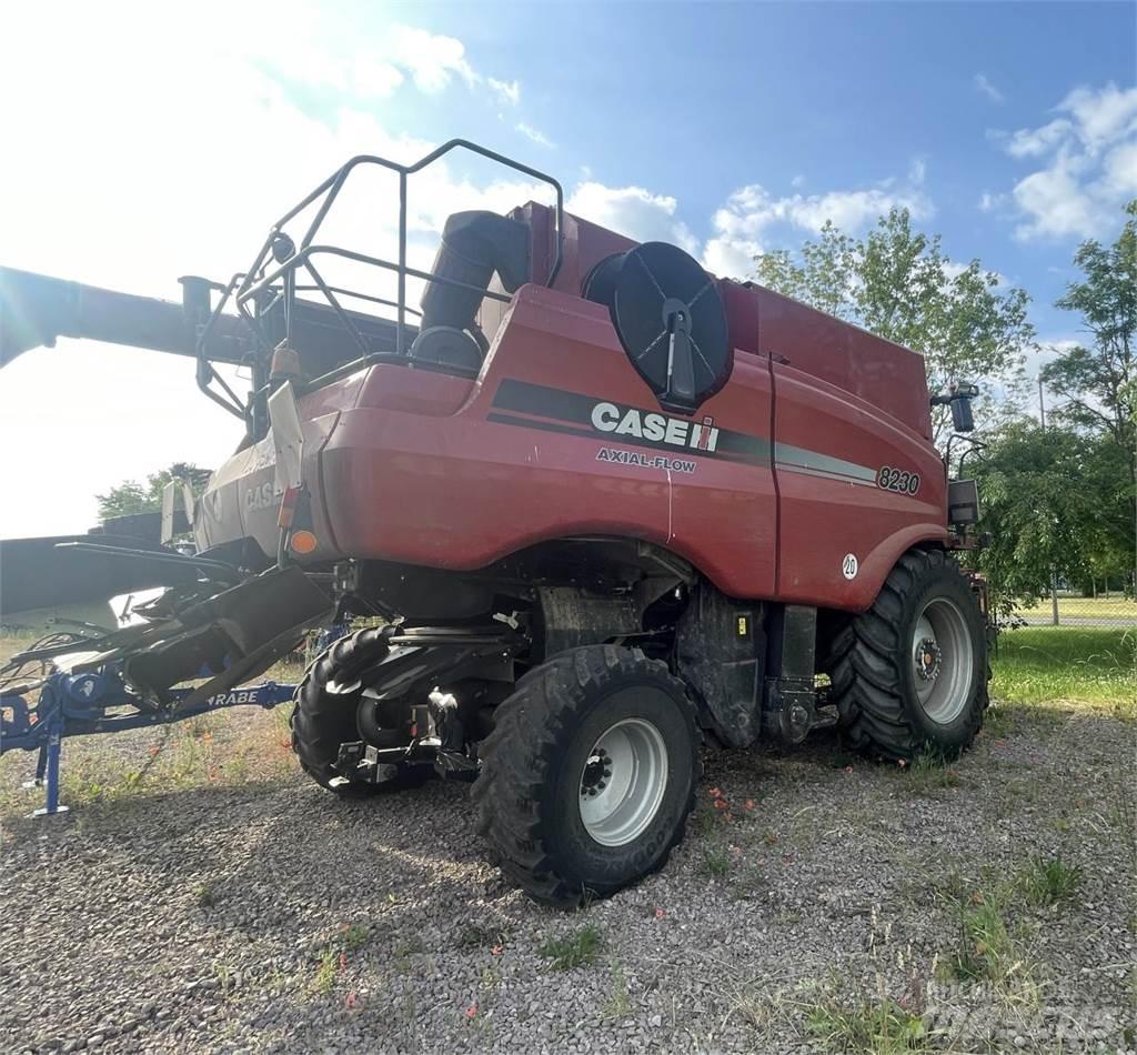 Case IH 8230 AF Combine de secerat