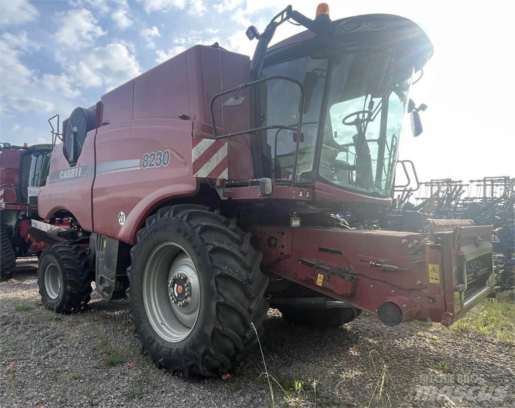 Case IH 8230 AF Combine de secerat