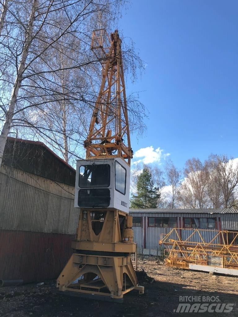 Liebherr 112EC-H Macarale turn