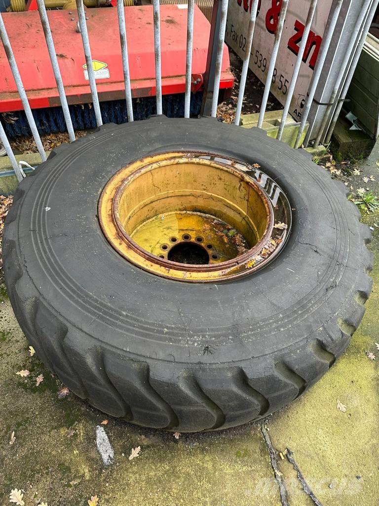 Komatsu WA200 Incarcator pe pneuri