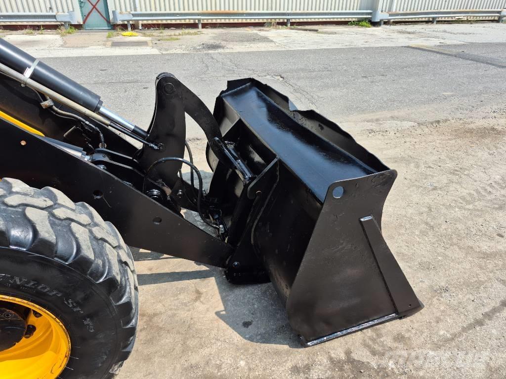 JCB 407 Incarcator pe pneuri