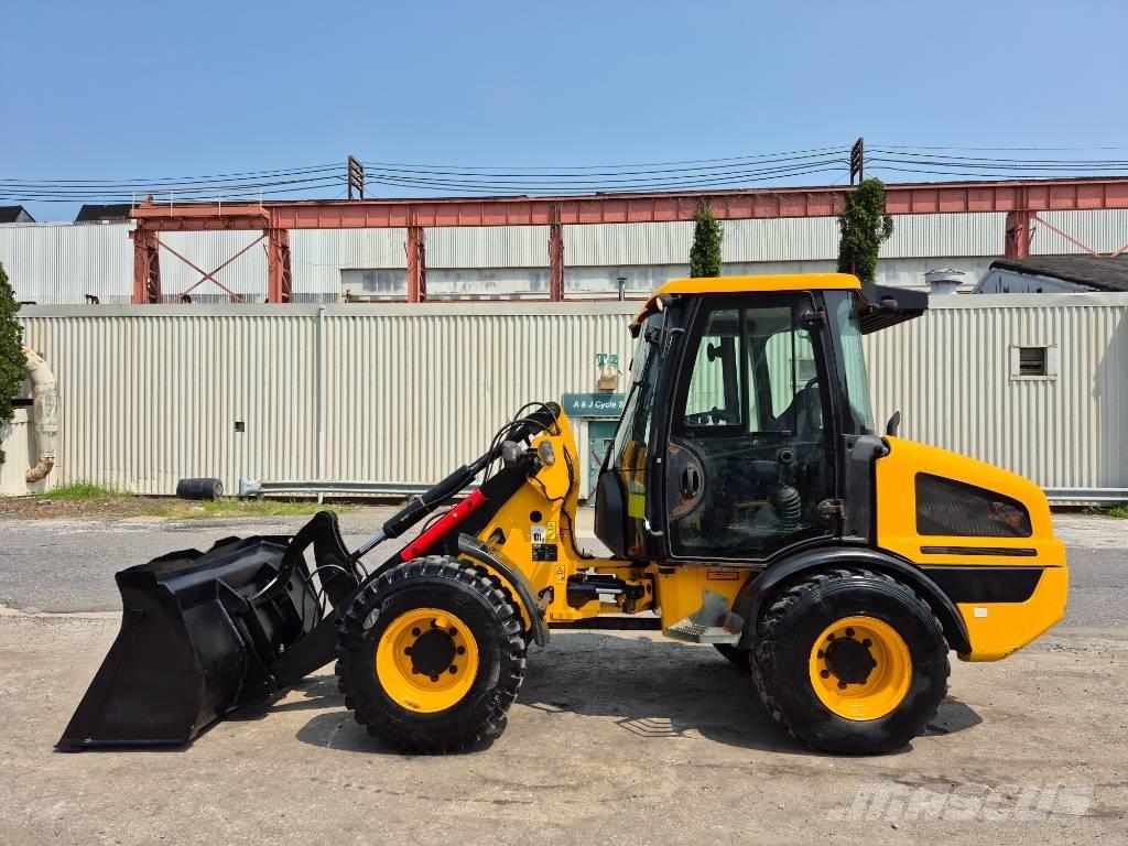 JCB 407 Incarcator pe pneuri