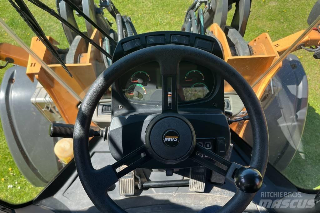 CASE 521 F XT Incarcator pe pneuri