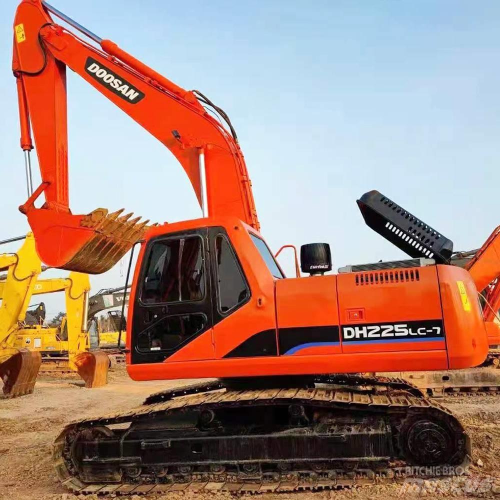 Doosan 225 Excavatoare pe șenile
