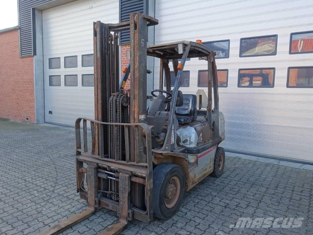 Nissan Y1D2A200 Stivuitor diesel