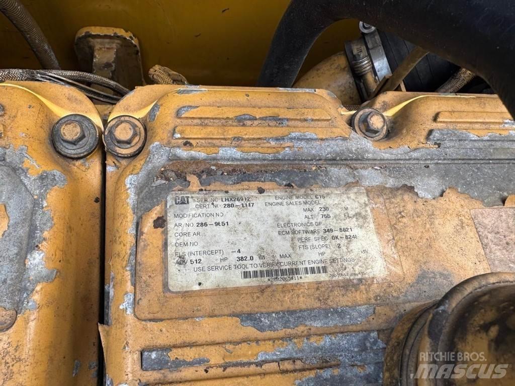 CAT 374DL Excavatoare pe șenile
