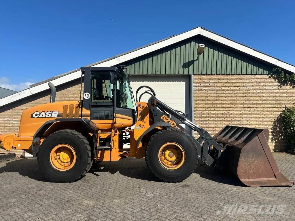 CASE 621D XT Incarcator pe pneuri