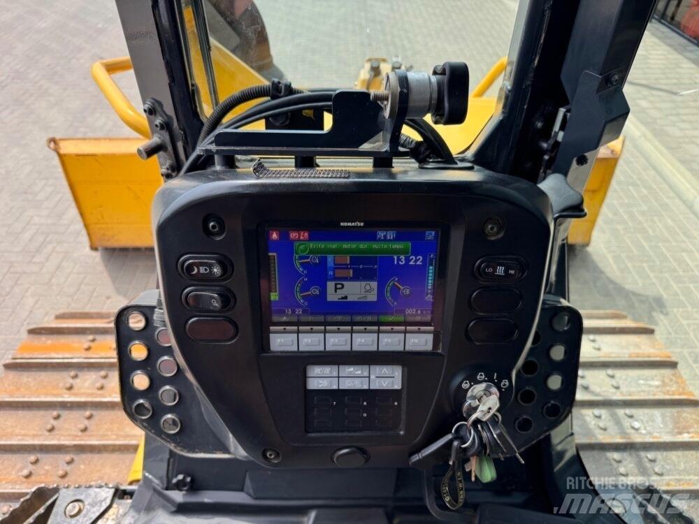 Komatsu D37PXi-24 Buldozere pe senile