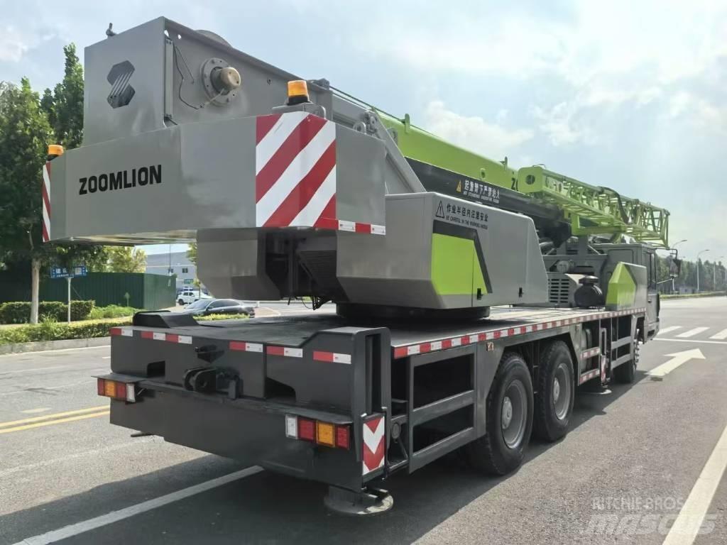 Zoomlion ZCT 251 V Dispozitive de ridicare şi lifturi pentru materiale