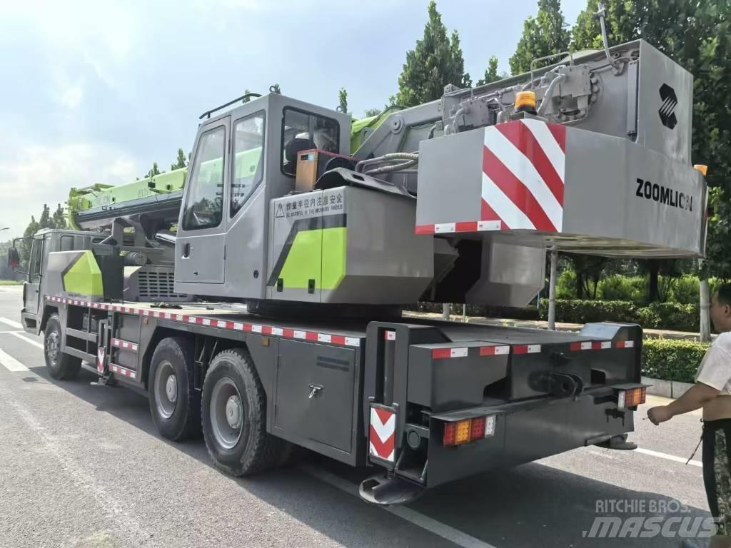 Zoomlion ZCT 251 V Dispozitive de ridicare şi lifturi pentru materiale