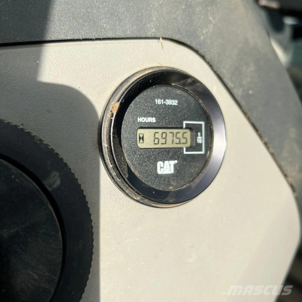 CAT 444 E Buldoexcavatoare