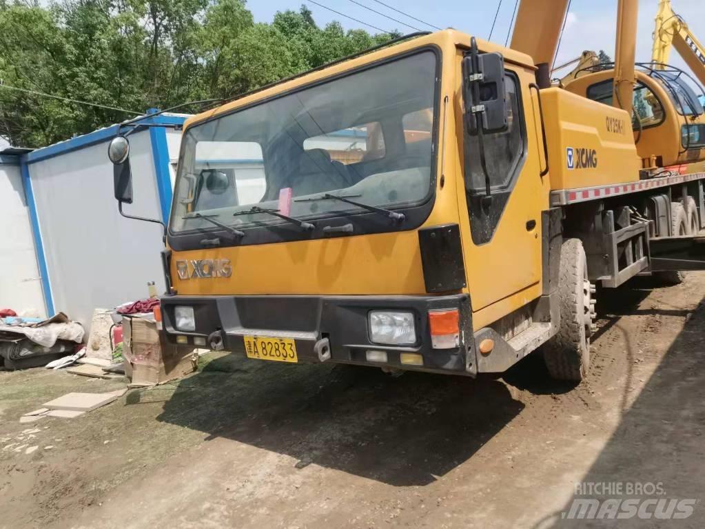 XCMG QY25K Macara pentru orice teren