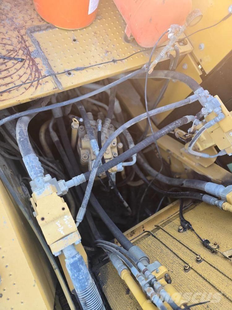 CAT 330FL Excavatoare pe șenile
