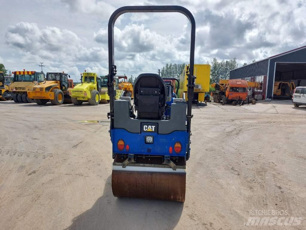 CAT CB 22B Cilindri compactori dubli