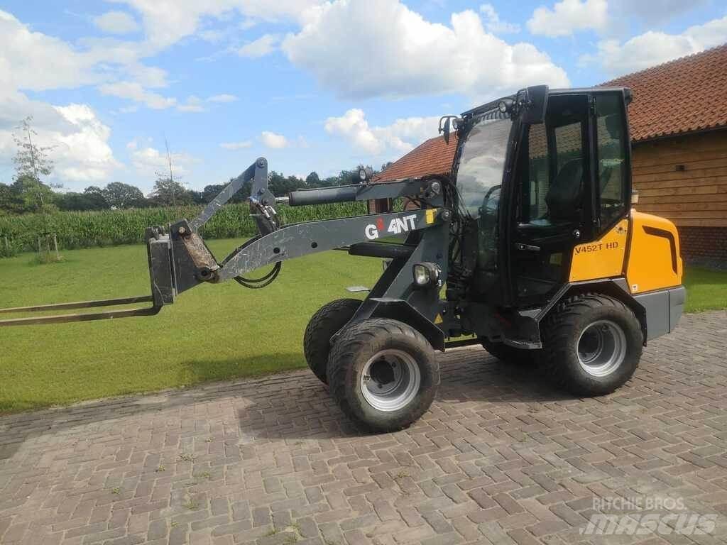 GiANT V 452 T HD Incarcator pe pneuri