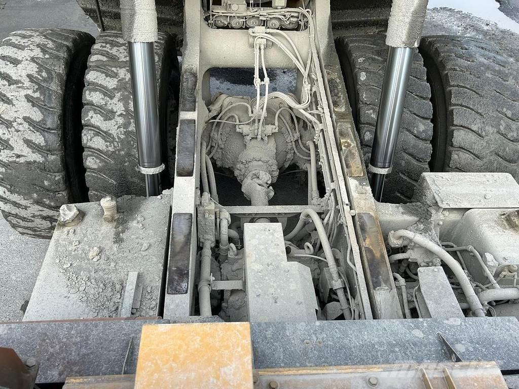 Komatsu HD605-7 Minitractor de teren