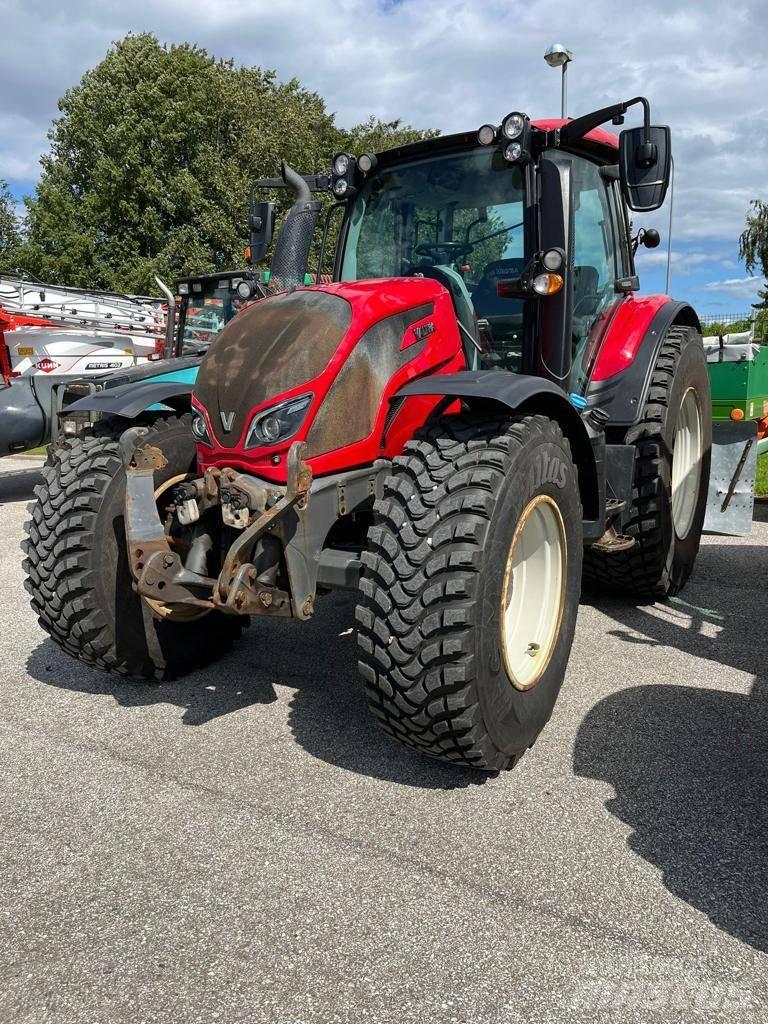 Valtra N154 Tractoare