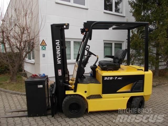 Hyundai 32 B-7 Stivuitor electric
