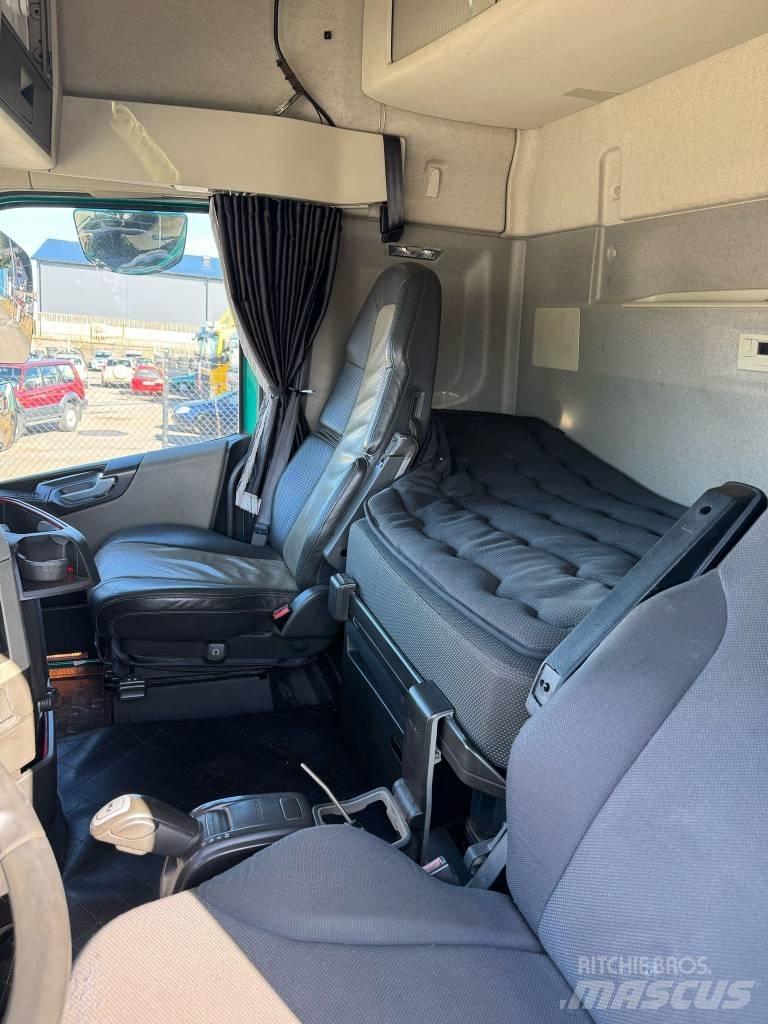 Volvo FH 540 Camion cu carlig de ridicare
