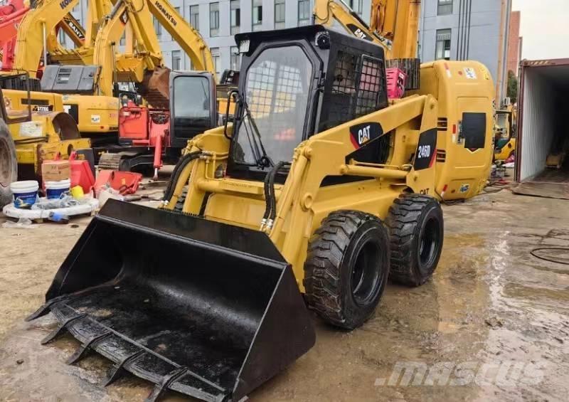 CAT 246D Mini incarcator