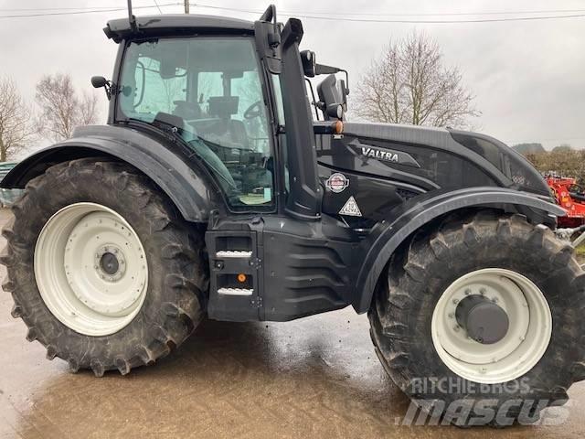 Valtra T214 Versu Tractoare