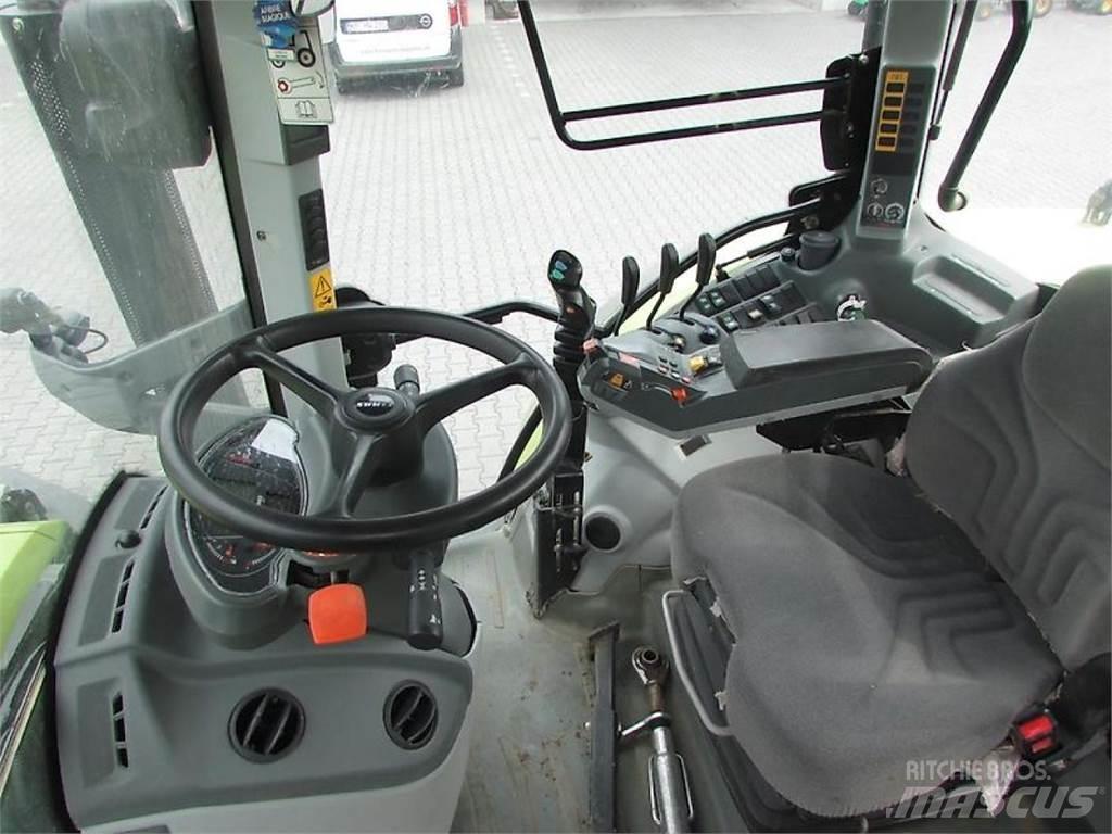 CLAAS Arion 650 Tractoare