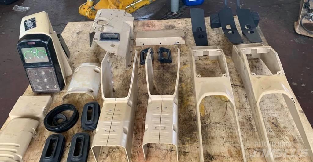 CAT 375 Cabine si interior
