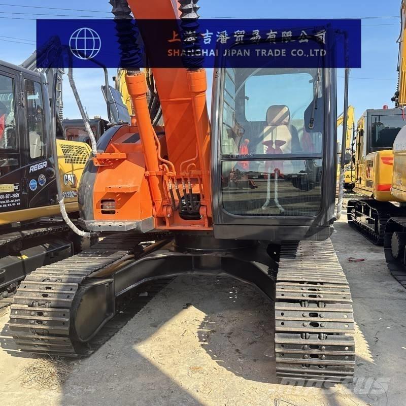 Hitachi ZX 135 Excavatoare pe șenile
