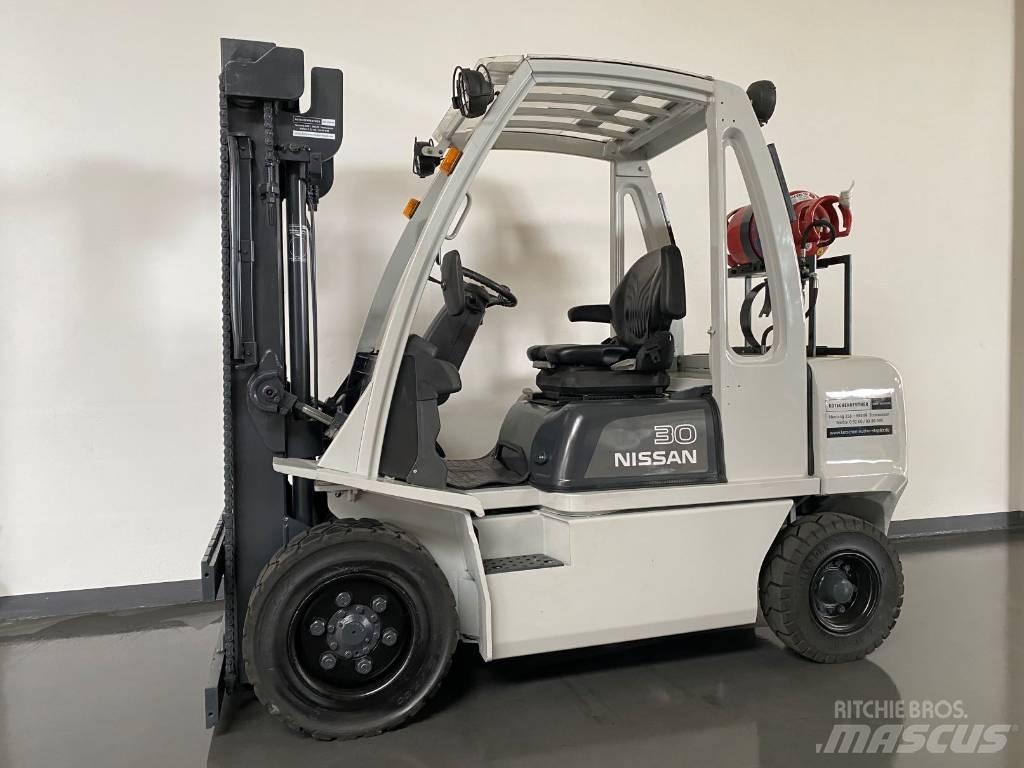 Nissan UG1D2A30LQ Stivuitor GPL