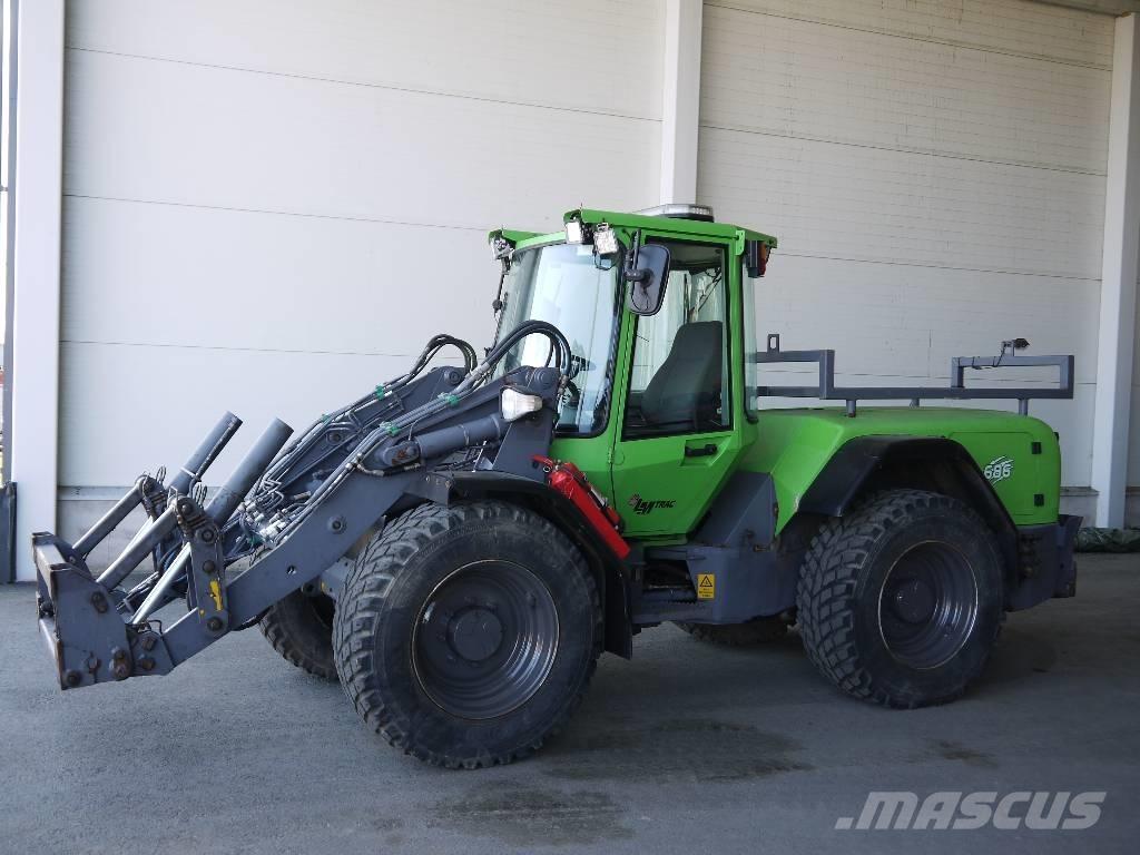 LM Trac 686 Incarcator pe pneuri