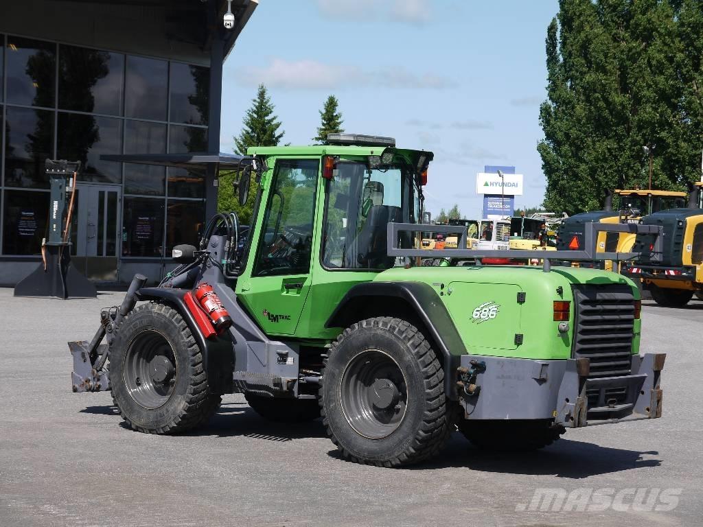 LM Trac 686 Incarcator pe pneuri