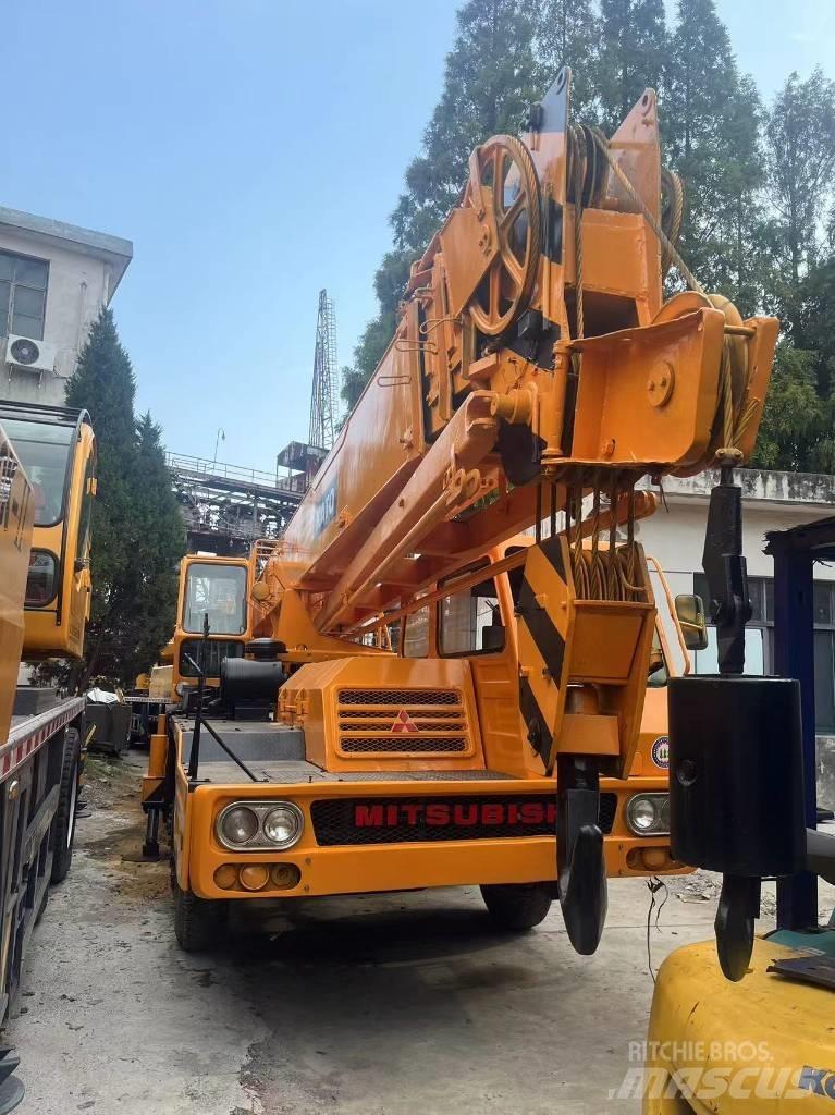 Kato KA 300 E Macara teren accidentat