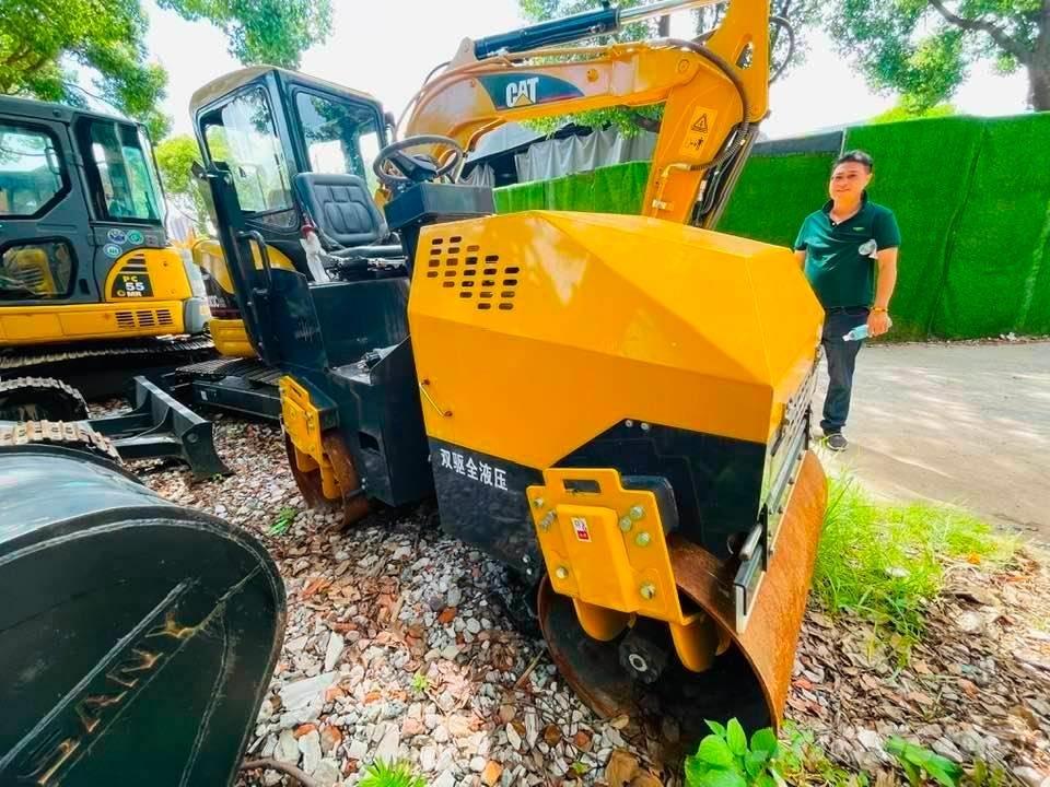 CAT 303 Mini excavatoare < 7t