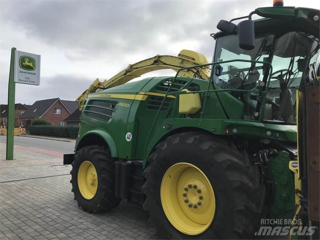 John Deere 8600 Forajere cu autopropulsare
