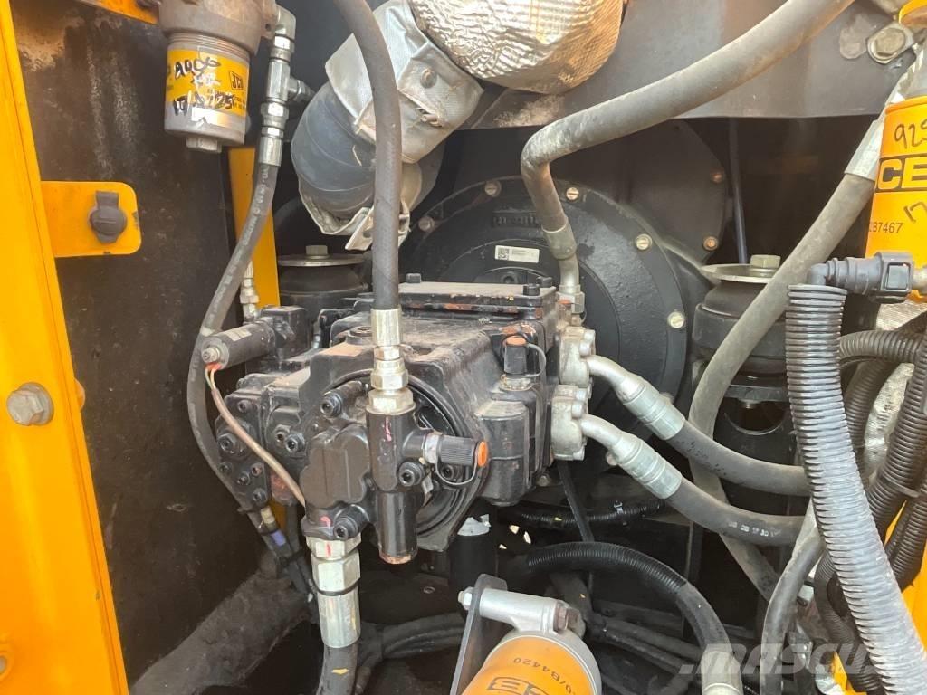 JCB JS 130 LC 4F Excavatoare pe șenile
