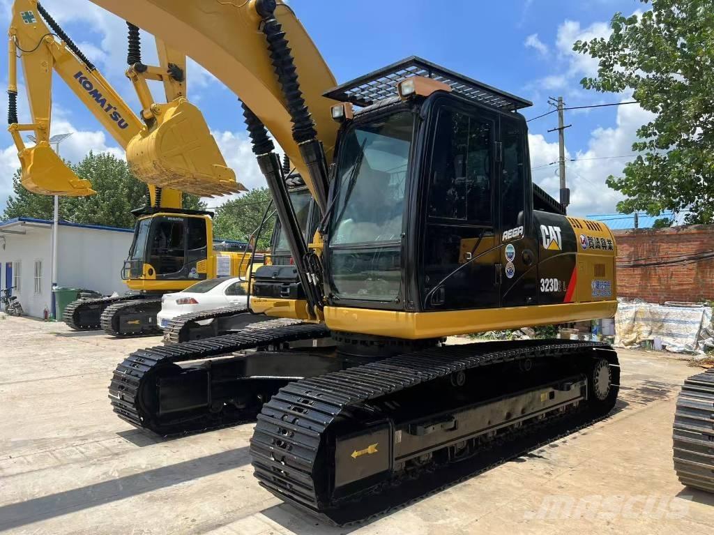 CAT 323 D L Excavatoare pe șenile
