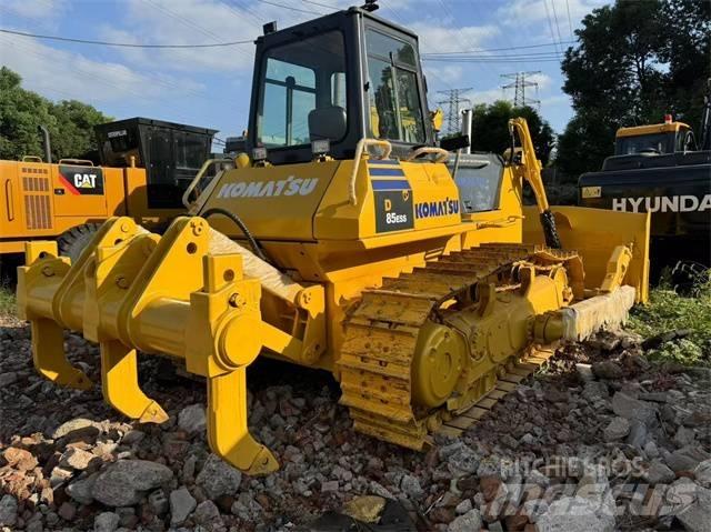 Komatsu D 85 Buldozere pe senile