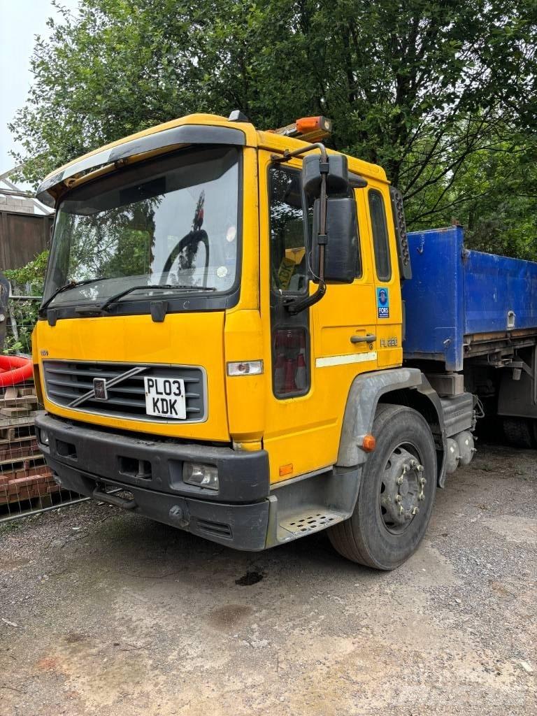 Volvo FL 220 Camioane platforma/prelata