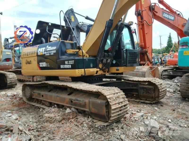CAT 323 D L Excavatoare pe șenile
