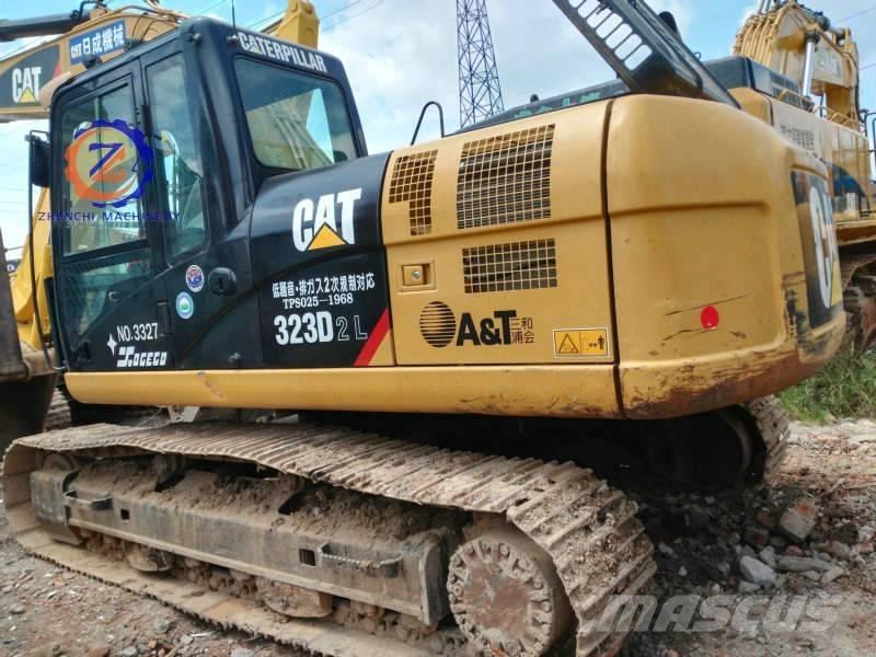 CAT 323 D L Excavatoare pe șenile
