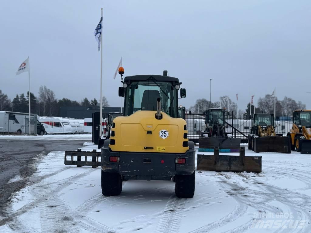 Yanmar V 120 Incarcator pe pneuri