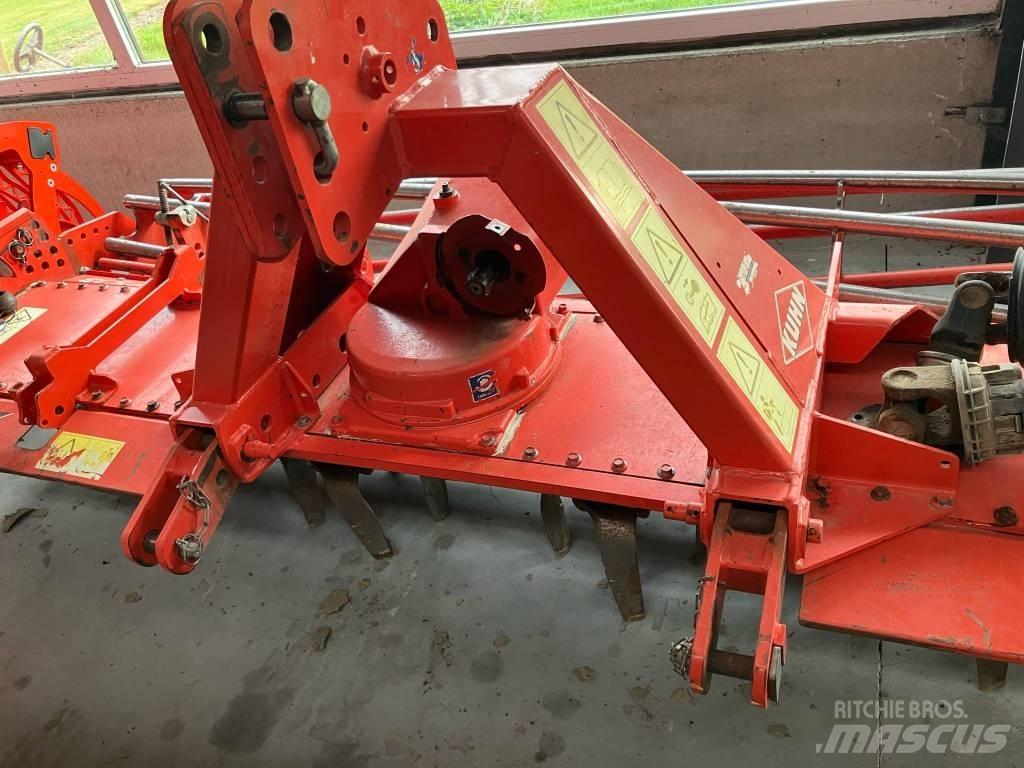 Kuhn HRB 303 Grapa si pluguri rotative