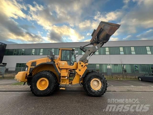 Volvo 180 H Incarcator pe pneuri