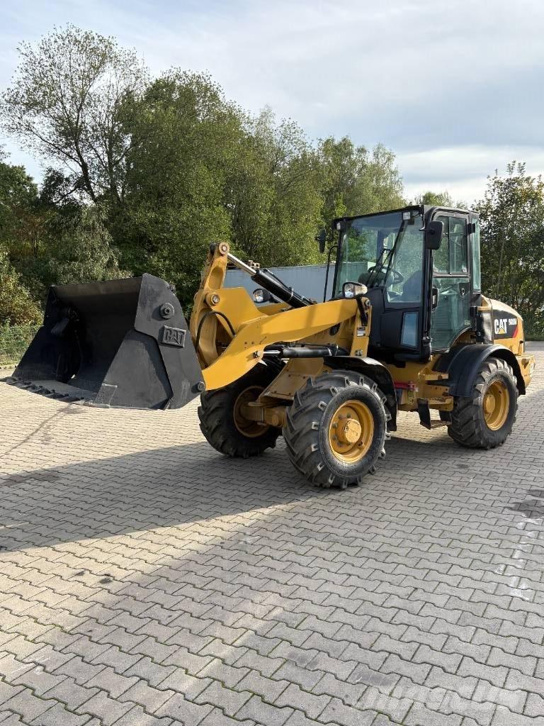 CAT 908M Incarcator pe pneuri