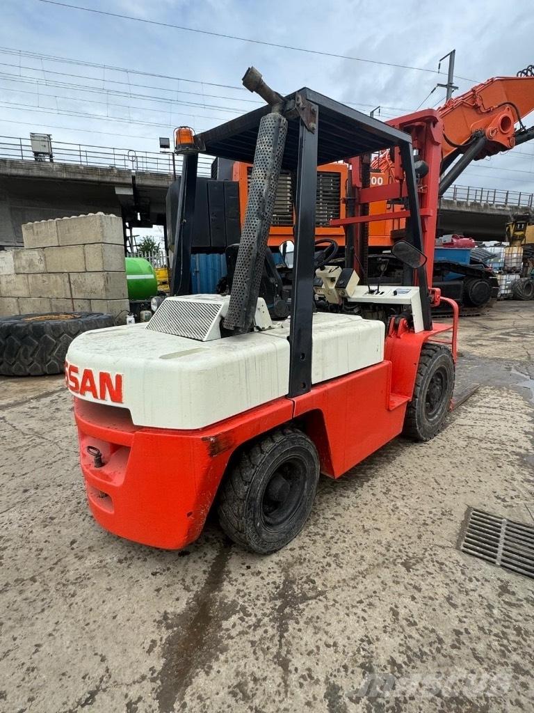 Nissan WF03A35U Stivuitor diesel